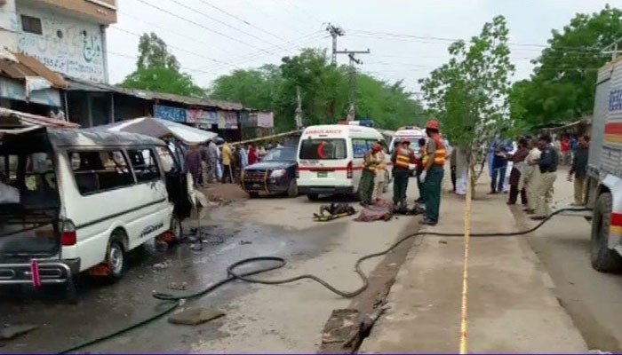 11 injured in Peshawar CNG blast 
