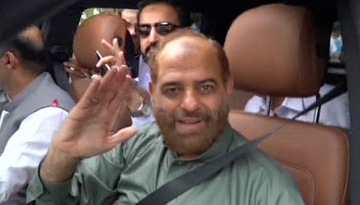 PM's cousin Tariq Shafi appears before Panama case JIT 
