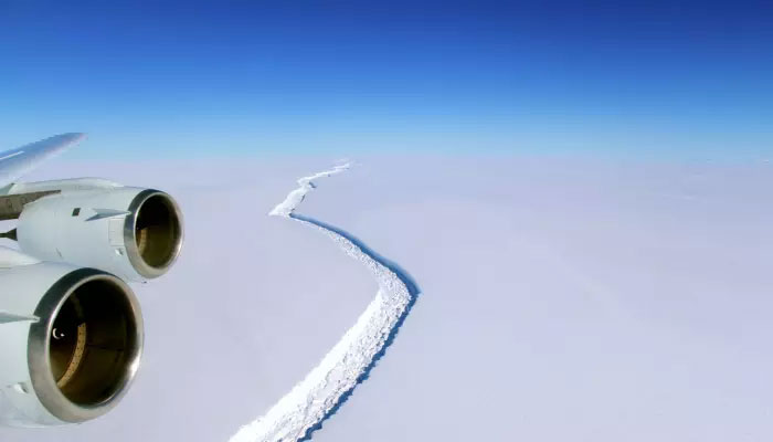 Massive chunk of ice breaks off from Antarctica