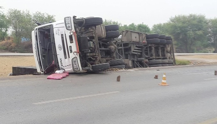 Oil tanker en route to Punjab overturns on National Highway 