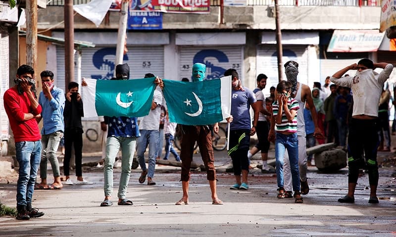 Indian, Pakistani armies trade fire on LoC Indian, Pakistani armies trade fire on LoC