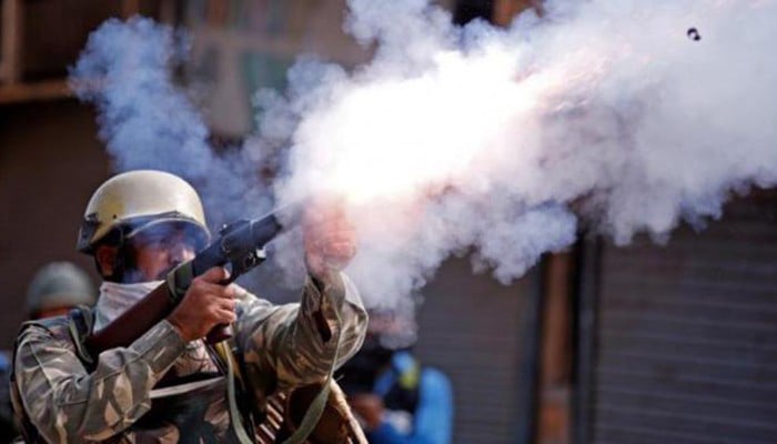 Indian troops martyr youth in IoK, seal Jamia mosque 