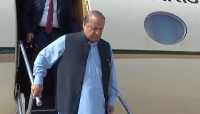 Prime Minister Nawaz Sharif arrives in Maldives 