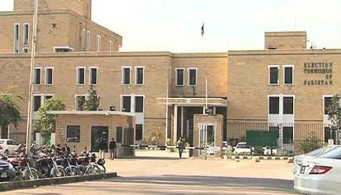 ECP directs Imran Khan to reply to contempt notice 