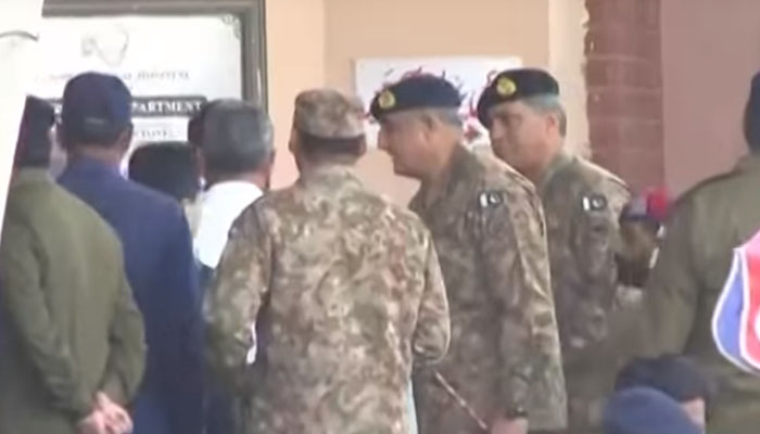 COAS visits Lahore blast injured at General Hospital