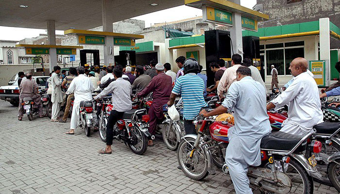 Oil tankers association calls off strike after negotiations with govt 