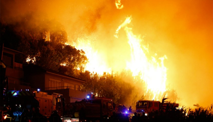 10,000 people evacuated after fires in southern France
