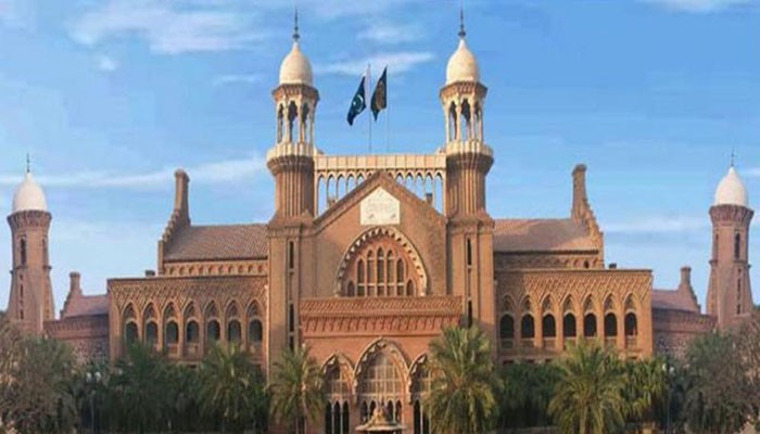 Judge row case: LHC Multan bar president presents apology in SC 