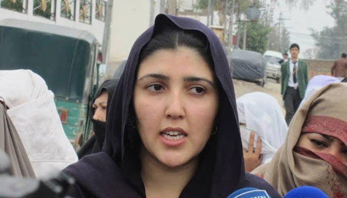 Imran asks supporters to stop targeting Gulalai's sister