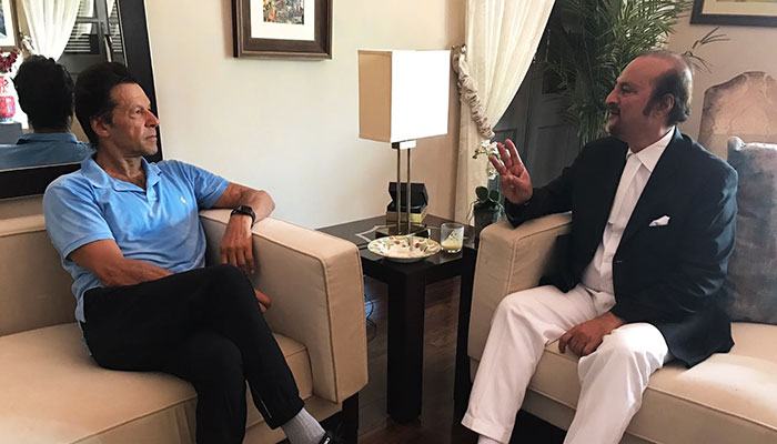 Imran meets Awan to discuss path after Panama verdict