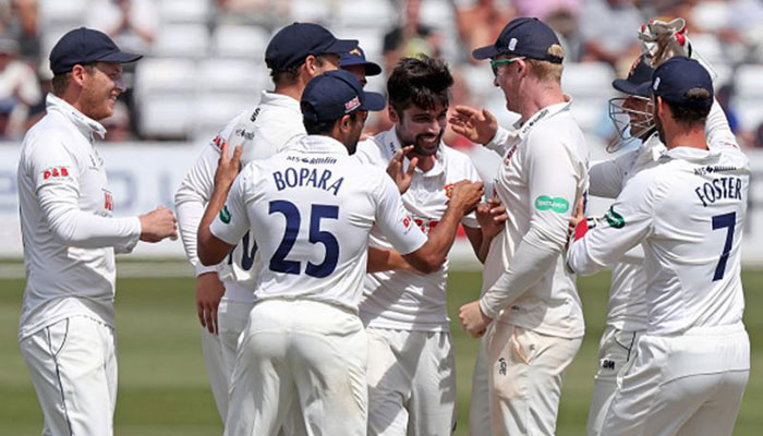 Amir stars with five-wicket haul as Essex dominate