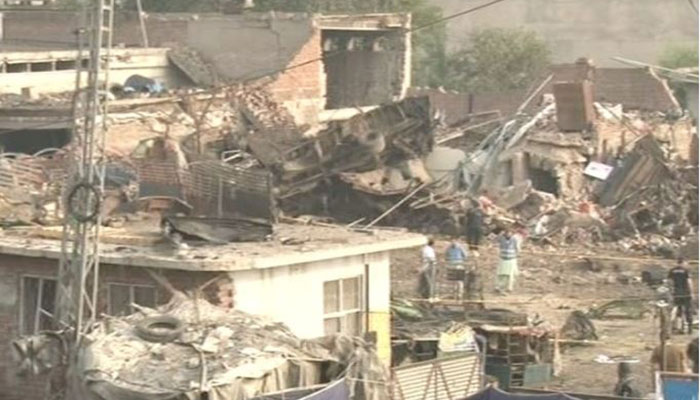 Traces of explosives, detonators found at Lahore truck blast site 