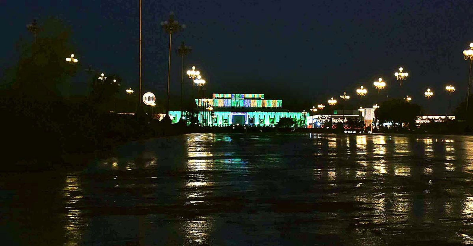 Pakistan's monumental sites light up with decorations on occasion of independence day