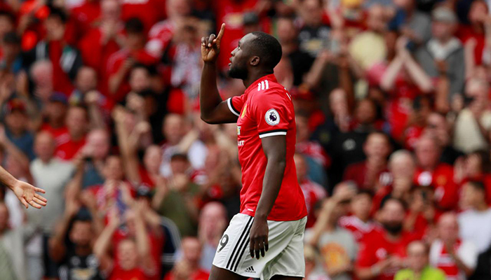 Lukaku hits double in United rout, Spurs down Newcastle