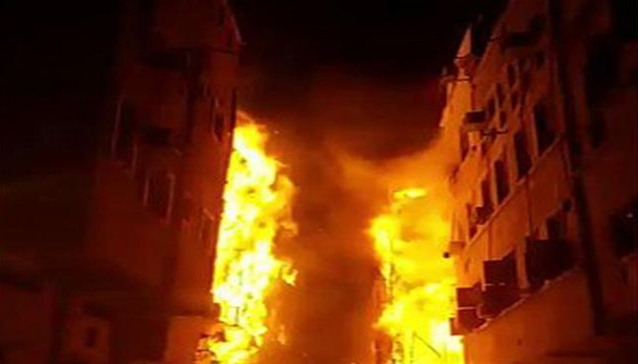 Fire engulfs three buildings in Jeddah's Al Balad district