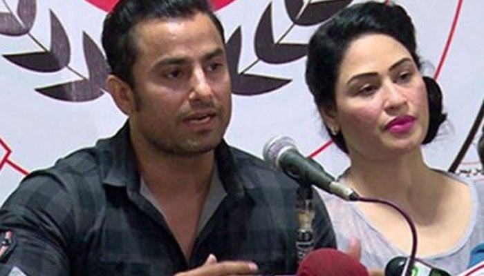 Singer Humera Arshad levels allegations of abuse against husband