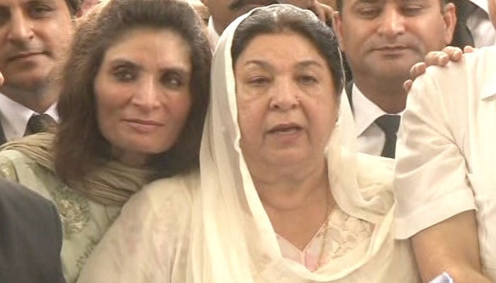 Nomination papers of Begum Kulsoom Nawaz accepted for NA-120 by-election