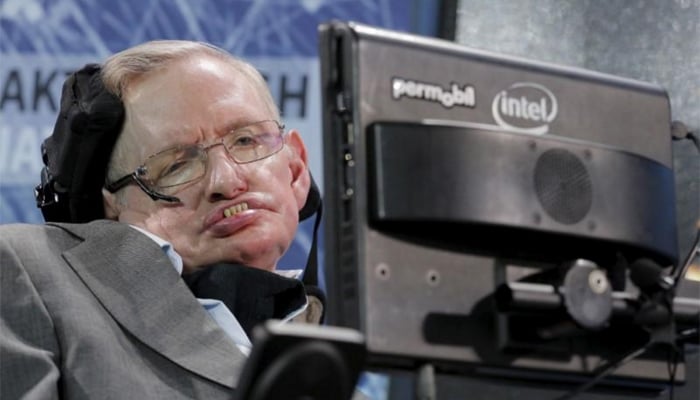 Stephen Hawking blames UK government for health service 'crisis'