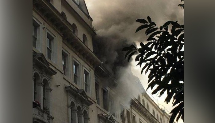 Huge fire breaks out in London apartment complex