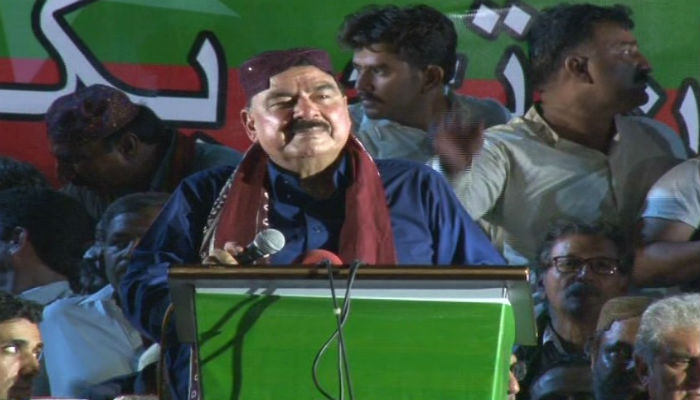 Imran criticises Zardari, vows to shift focus to Sindh 