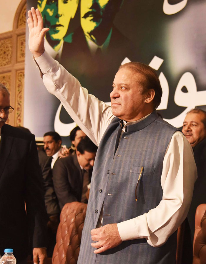Nawaz Sharif seeks support from lawyers following disqualification 