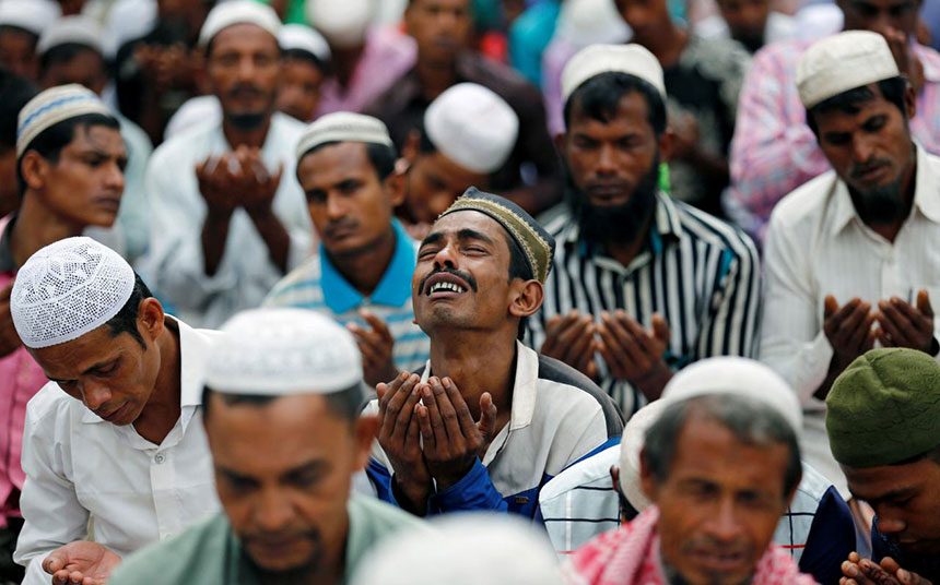 Rohingya Muslims flee as more than 2,600 houses burned in Myanmar's Rakhine