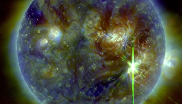 NASA captures images of strong solar flares