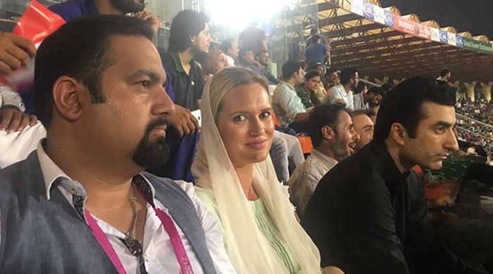 Shaniera Akram joins fans in Lahore to cheer Cricket Ki Halalala