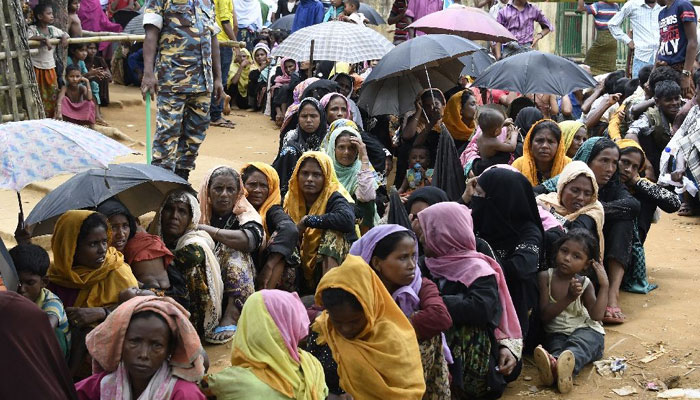Rohingya refugees forced to scramble for aid in Bangladesh