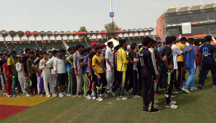 Thousands turn up for Qalandars trials at Gaddafi Stadium 