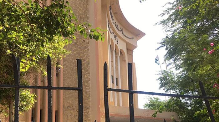 Aisha Bawany Trust officials refuse to reopen school despite court order  Aisha Bawany Trust officials refuse to reopen school despite court order