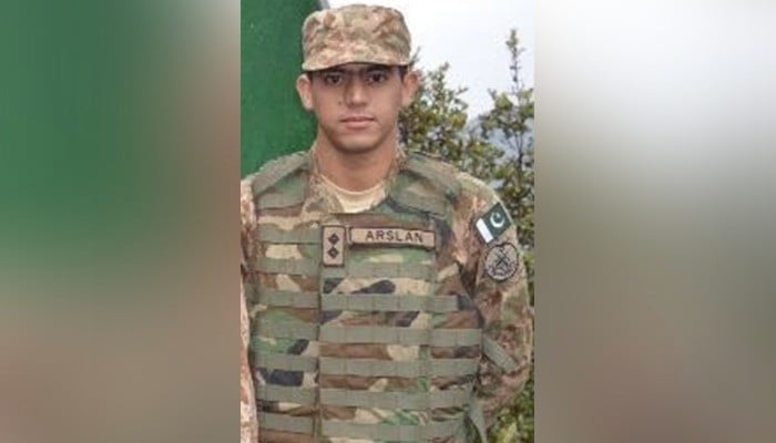 Lt Arsalan Alam Shaheed buried with full military honours in native village