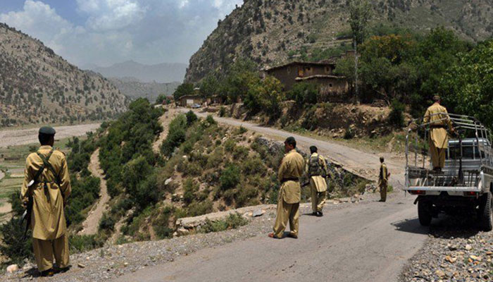 Four security officials injured in roadside blast in Kurram Agency 