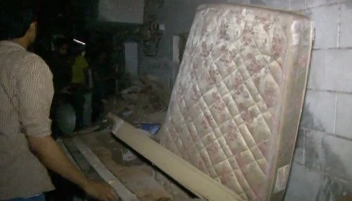 Roof collapse kills woman in Lahore