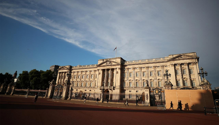 Woman arrested trying to scale gates of UK's Buckingham Palace
