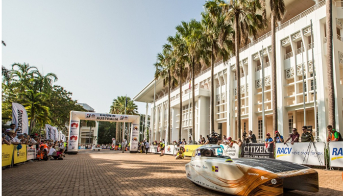 Solar cars begin race across Australian desert