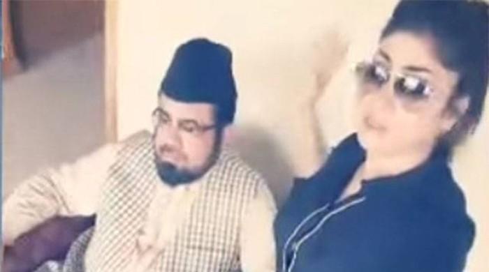 Qandeel murder case: Court issues non-bailable warrants for Mufti Abdul Qavi 