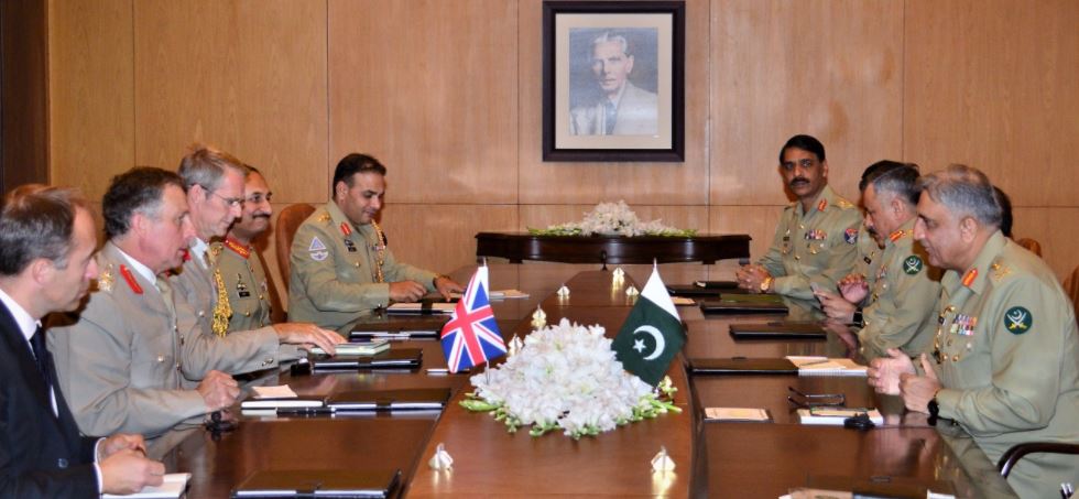 UK army chief meets COAS, appreciates Pakistan's role in fight against terror 