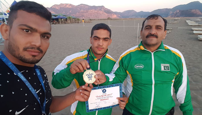 Pakistan's Inayatullah grabs maiden gold in World Beach Wrestling