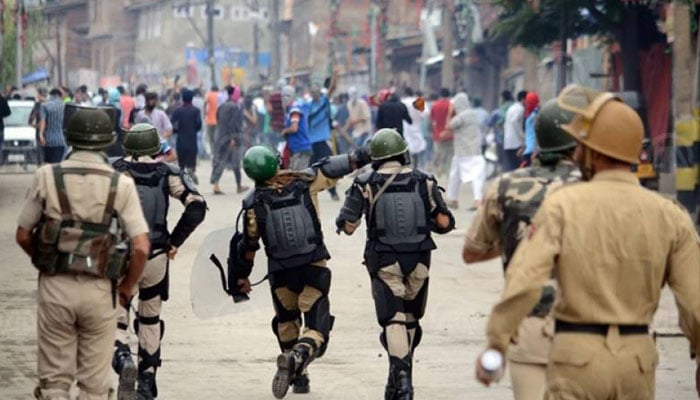 Indian troops martyr two Kashmiris in Pulwama