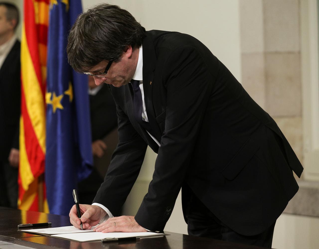 Deadline nears for Catalan leader to clarify independence stance