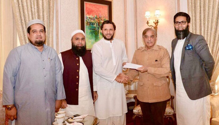 Punjab govt lends support to Shahid Afridi Foundation for Thar hospital 