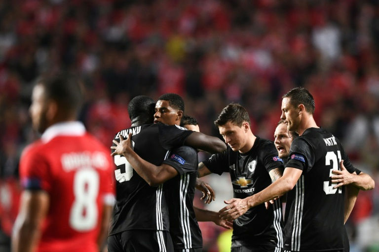 Goalkeeping gaffe hands Man Utd win at Benfica