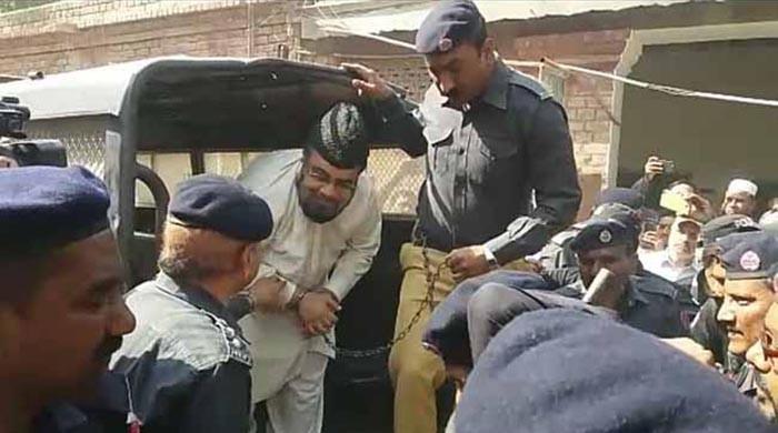 Qandeel murder case: Mufti Qavi remanded into police custody for four days