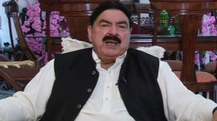 Pa Rasheed Around 40 PML-N lawmakers ready to leave party: Rasheed