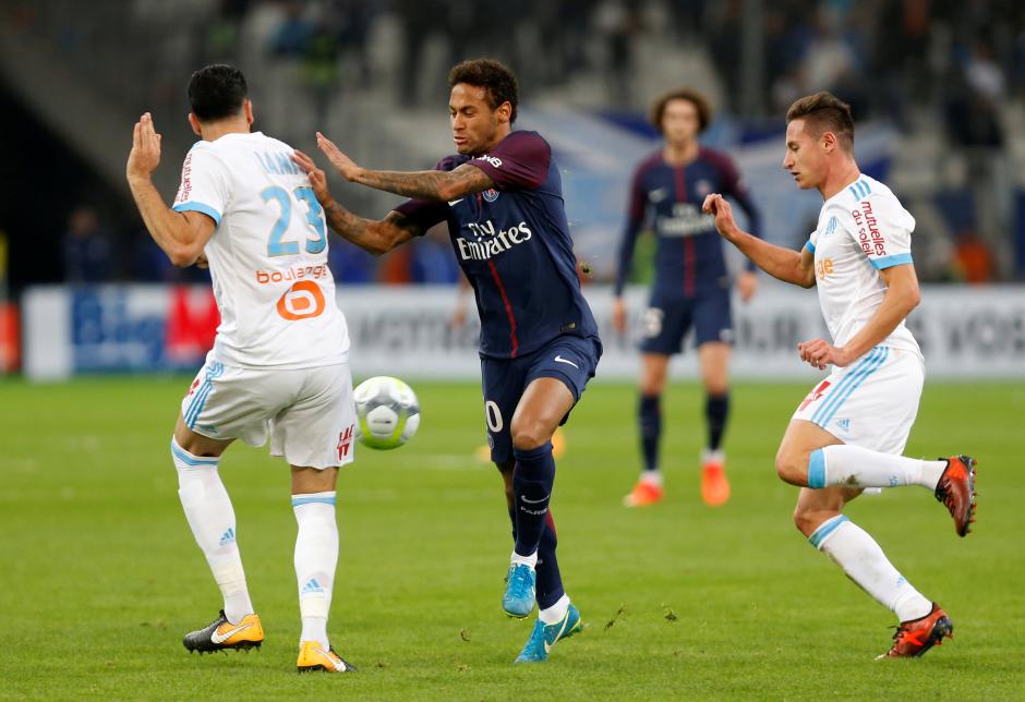 Neymar sent off but Cavani salvages PSG draw at Marseille