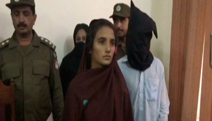 Woman kills herself, child over domestic issues in Rahim Yar Khan