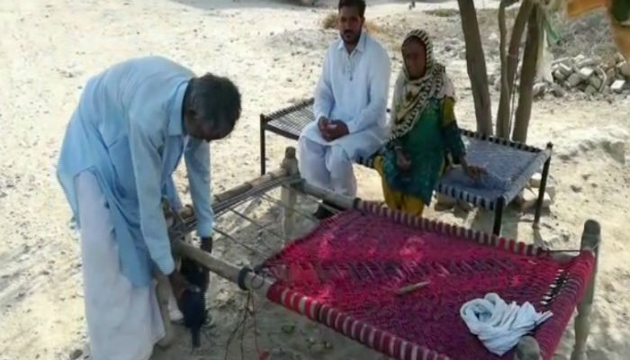 Man with sight, speech, aural disabilities weaves colour into lives of people in Vehari