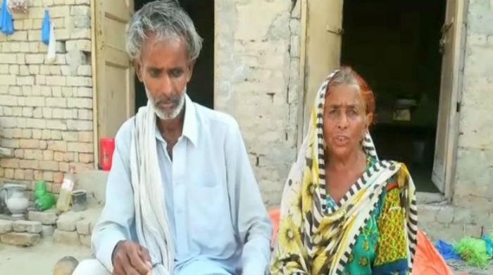 Man with sight, speech, aural disabilities weaves colour into lives of people in Vehari