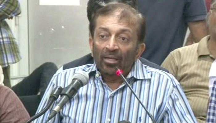 MQM-P workers prepare for protest in Karachi against census results
